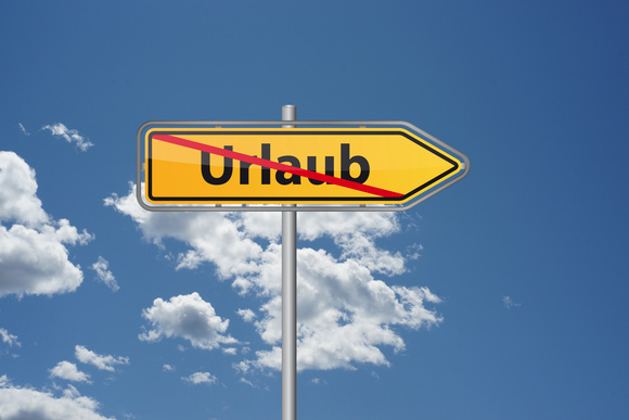 Darf der Arbeitgeber eine Urlaubssperre verhängen? (© cirquedesprit - stock.adobe.com)