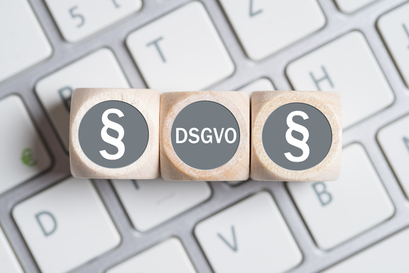 DSGVO und Gastzugang im Onlinehandel: Besteht eine Pflicht zur Einrichtung für Webshop-Betreiber? (© fotogestoeber - stock.adobe.com)