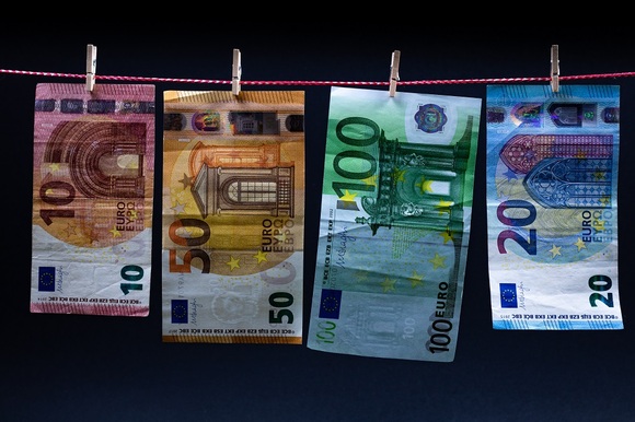 Kontosperrung? Geldwäscheverdacht? (© Dmitrijs - stock.adobe.com)